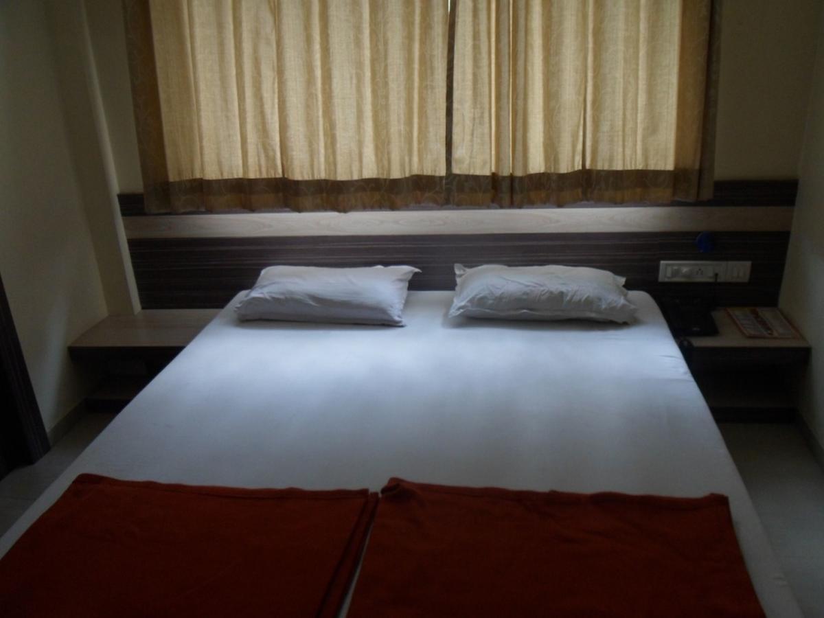 Hotel Vaishali Нашик Екстер'єр фото
