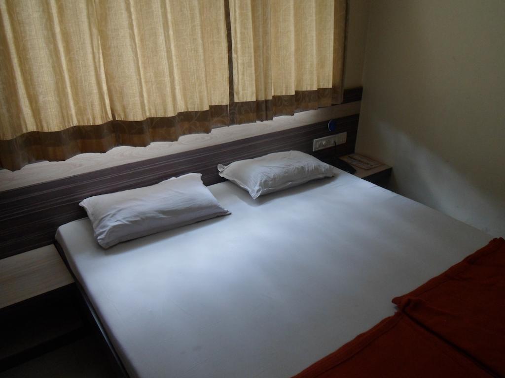 Hotel Vaishali Нашик Номер фото